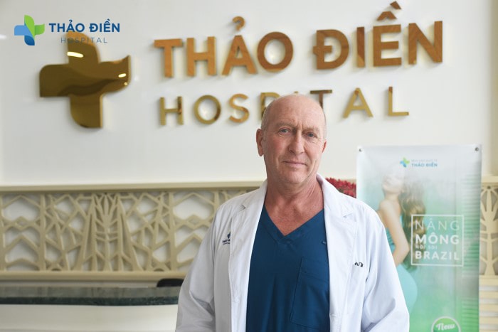 ThS. BS. Alain Michel thường xuyên chuyển giao công nghệ mới tại Bệnh Viện Thảo Điền